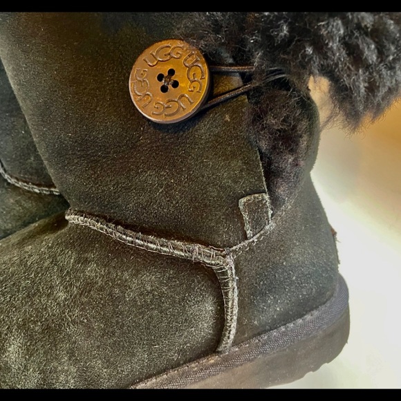 UGG Black Bailey Button II boots, size 7 EUC - Picture 7 of 11